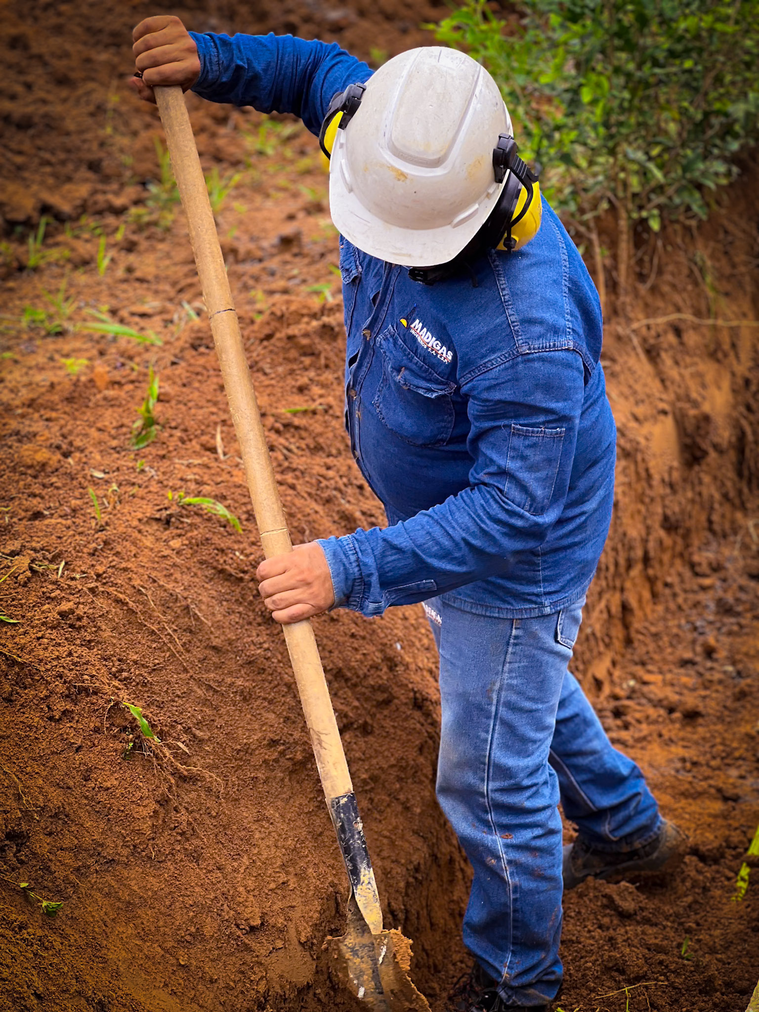 Técnico Madigas en campo